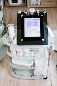 Rádiófrekvenciás Kezelés, kecskeméti dermaland kozmetika, kozmetikus kecskemét, ráncfeltöltés, antiaging, nagykőrös, cegléd, szeged, drderm bőrgyógyászati kezelőgép