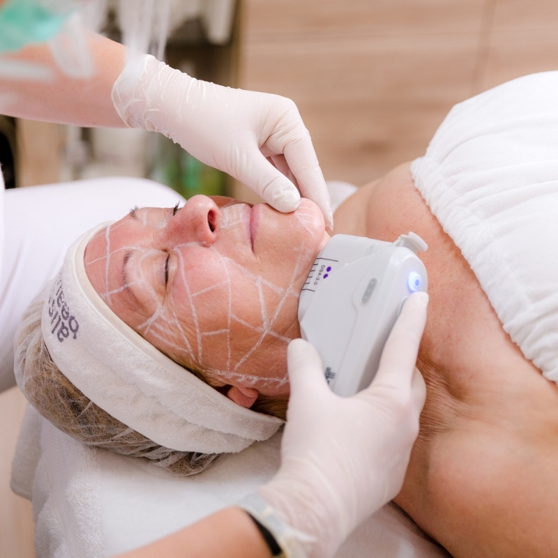 mezoterápia-hifu-anti-aging kezelés kedvezménnyel -kollagéntermelés-dermaland-kecskeméti-kozmetika-kozmetikus-bőrfeszesítés-antiaging-nagykőrös-kiskunfélegyháza-cegléd-soltvadkert-lajosmizse-bőrfiatalítás